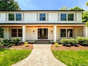 Building Photo - 1935 Hillwood Dr