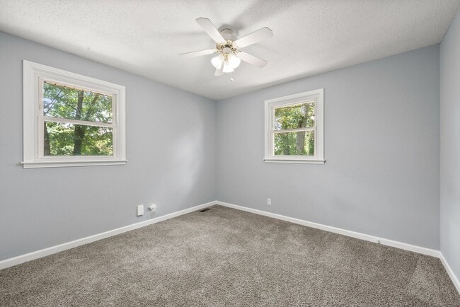 Building Photo - 3 Bedroom Pet Friendly Home For Rent!