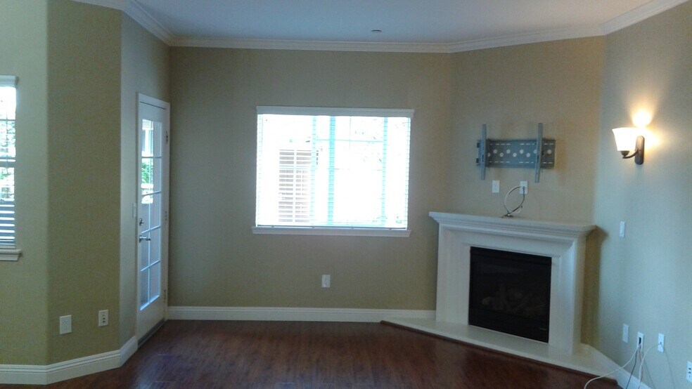 Building Photo - 1435 Lomita Blvd