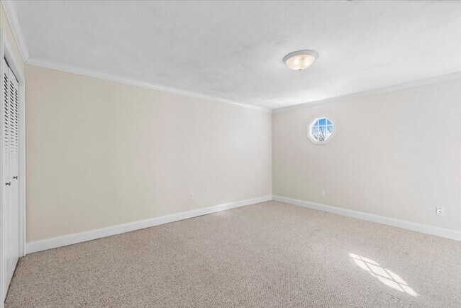 Building Photo - 8 Captain Cook Ln