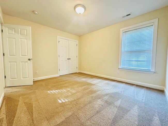 Building Photo - 5 BD, 4 BA Beautiful Wakefield Home