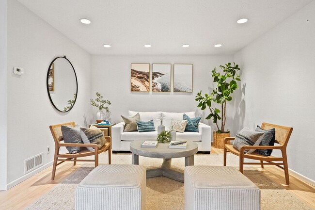 Building Photo - Natural Sunlight in every room, Palos Verdes Estates