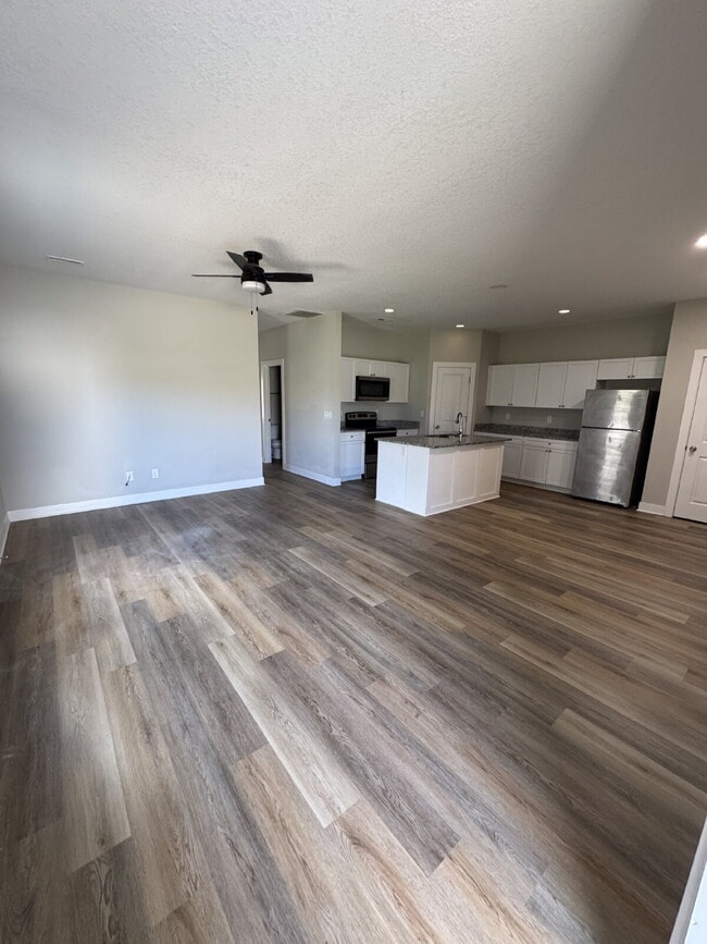 Building Photo - 5250 N Cypress Cir