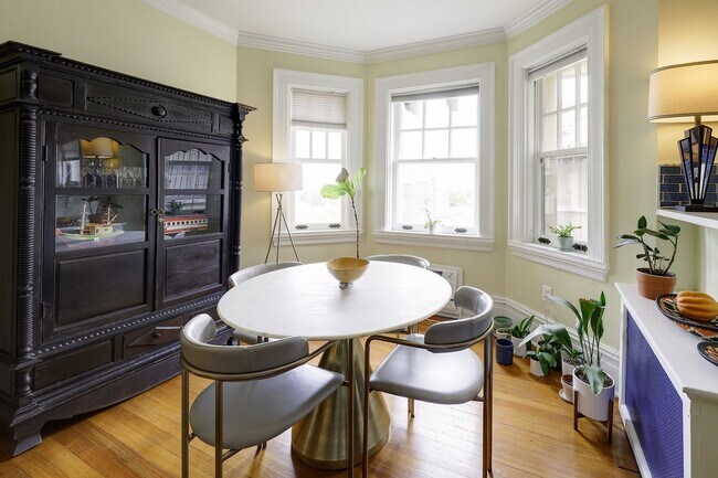 Building Photo - Great Luxury 1 Bedroom 1 Bath on Connecticut Ave in Kalarama