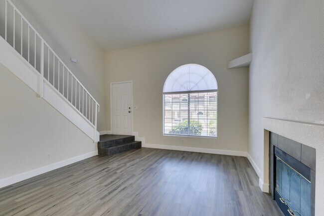 Building Photo - Modern 2-Bedroom Green Valley Townhome