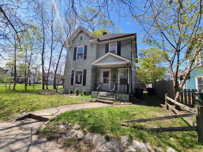 Primary Photo - 811 Leland Ave