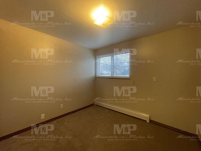 Building Photo - 1628 Azalea Dr