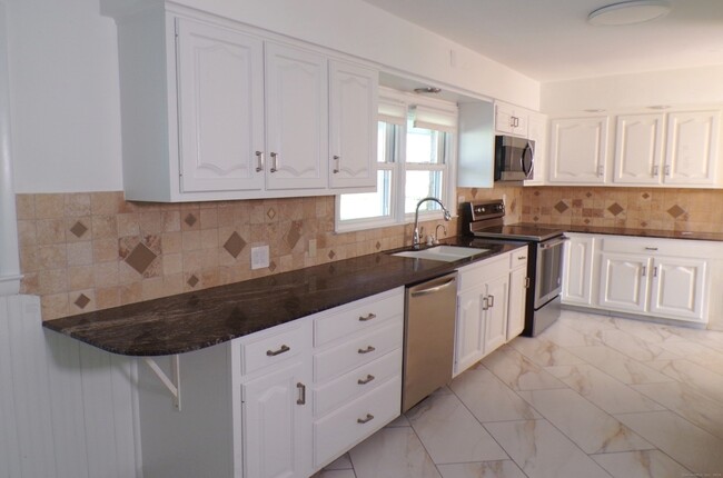 Building Photo - 53 Stonehedge Dr S