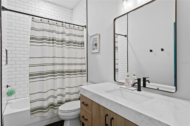 Building Photo - 2107 Branch Hill St