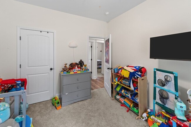 Building Photo - Comfort & Style Meet in This Beautiful 4 Bedroom Midway Home