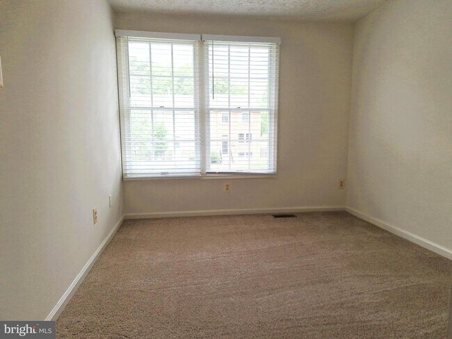 Building Photo - 505 Cross Ridge Ct