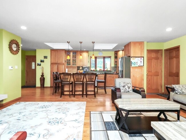 Building Photo - 8705 W 92nd Pl