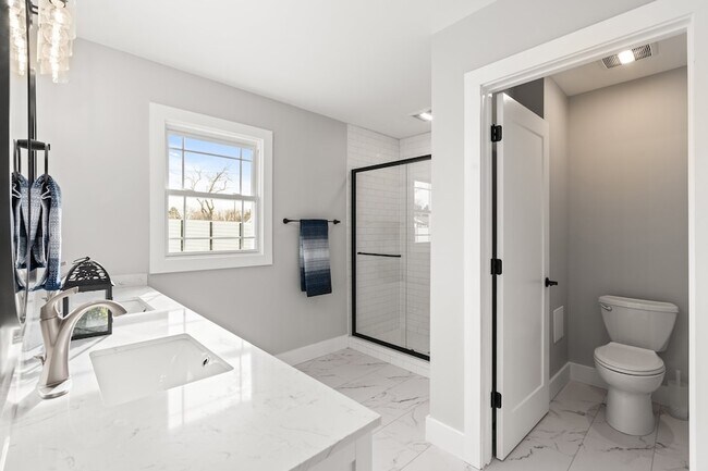 Building Photo - 102 Dogwood Ln