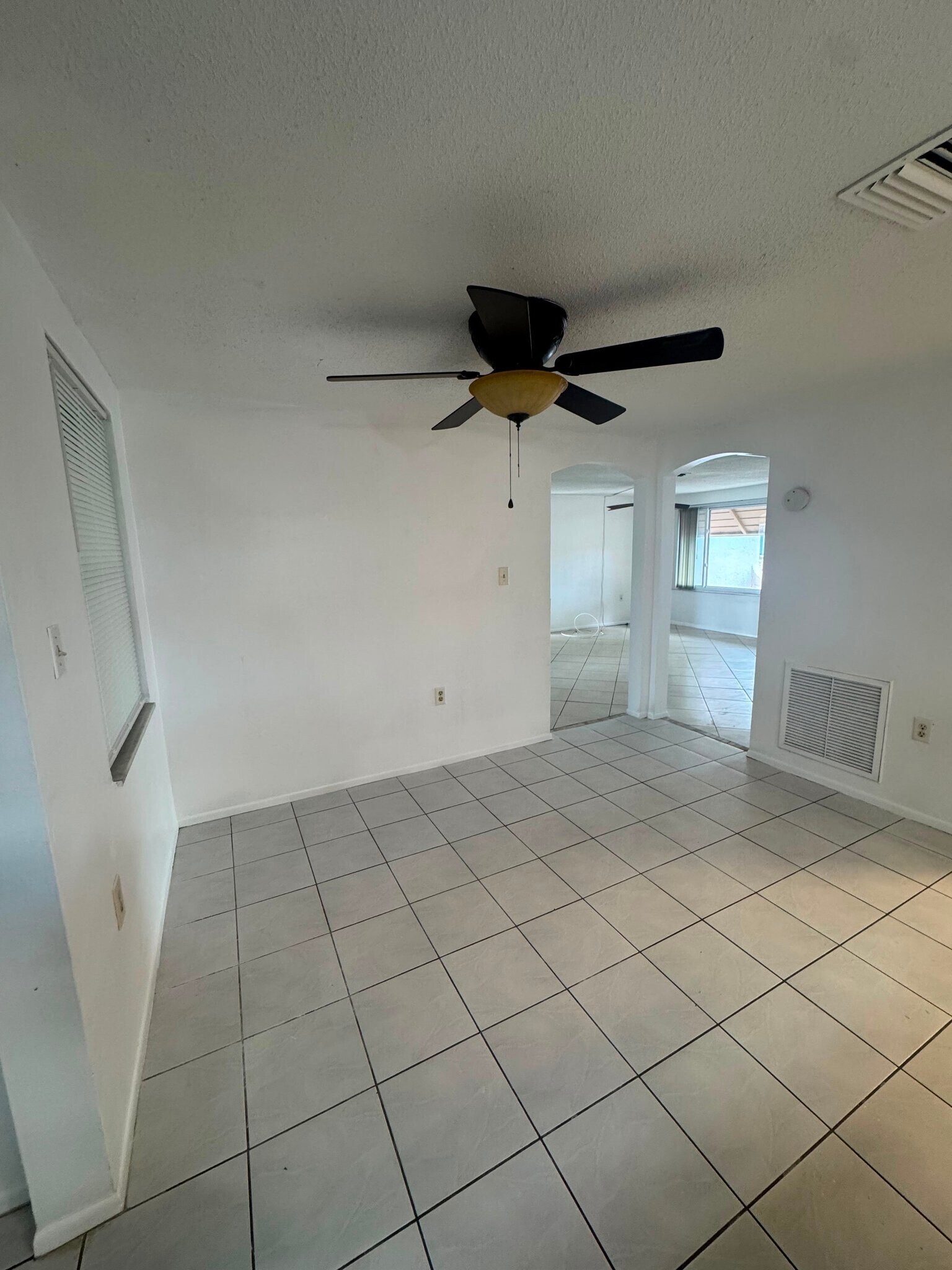 Building Photo - 7725 Bloomfield Dr