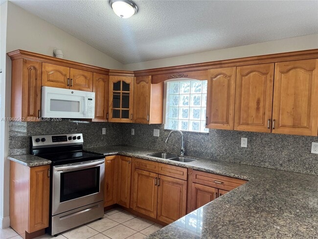 Building Photo - 14225 SW 149th Ave