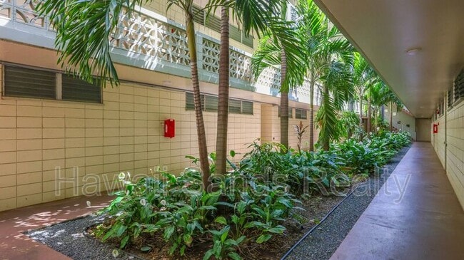 Building Photo - 2050 Nuuanu Ave