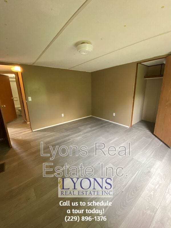 Building Photo - 502 Crestview Dr