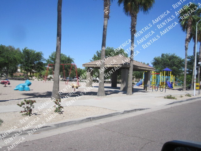Building Photo - 4005 W Park St