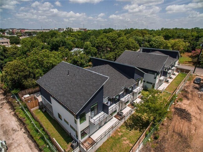 Building Photo - 607 W St Johns Ave