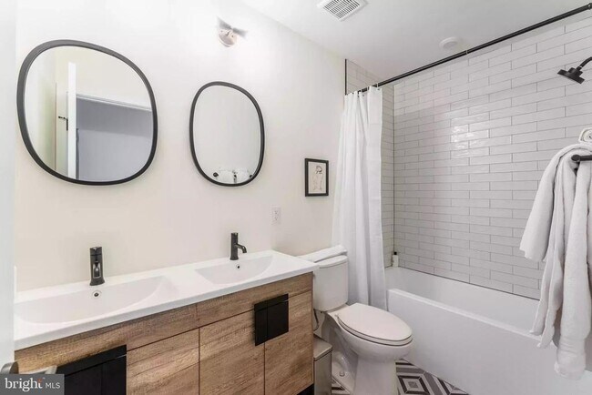 Building Photo - 521 N 41st St