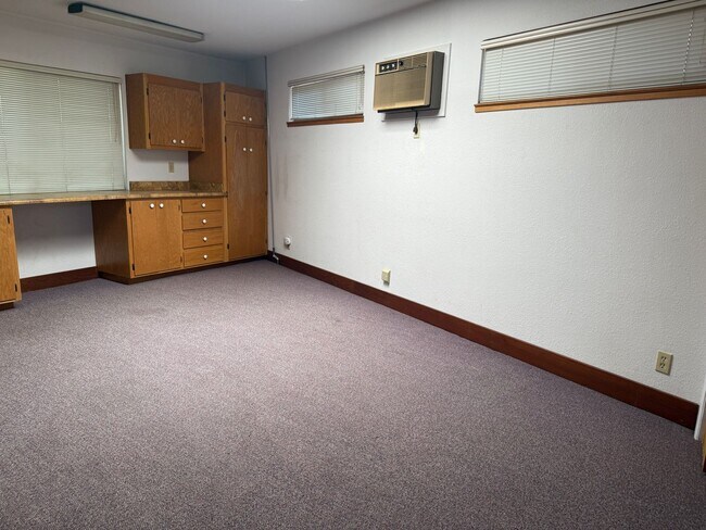 Building Photo - 718 Linwood St