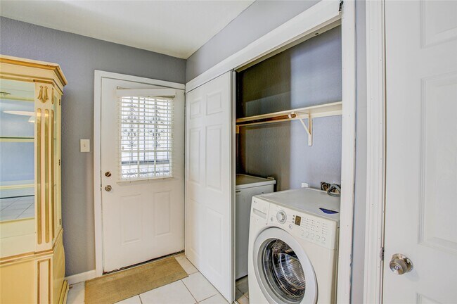 Building Photo - 11807 Greenmesa Dr