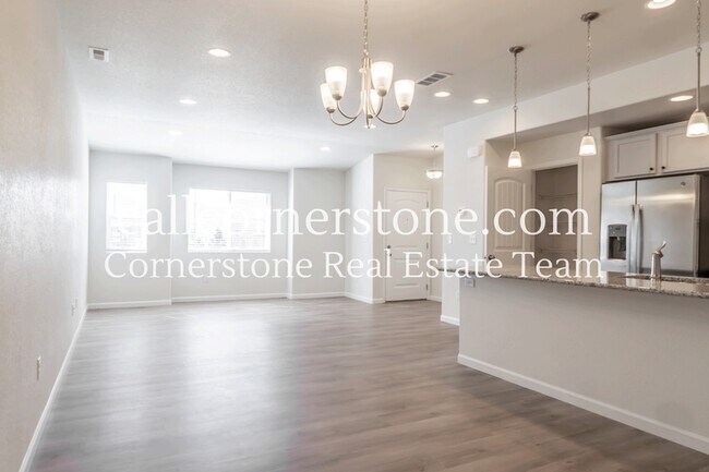 Building Photo - 1092 Petra Heights