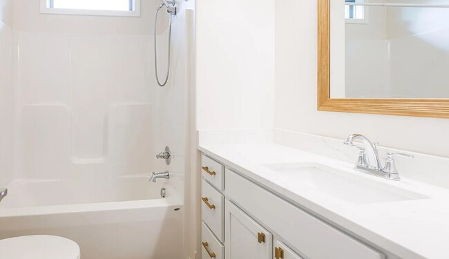 Building Photo - Don't miss out on this beautiful home!