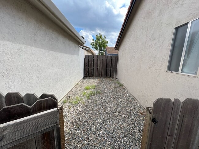 Building Photo - Two bedroom patio home located in NW Modesto!