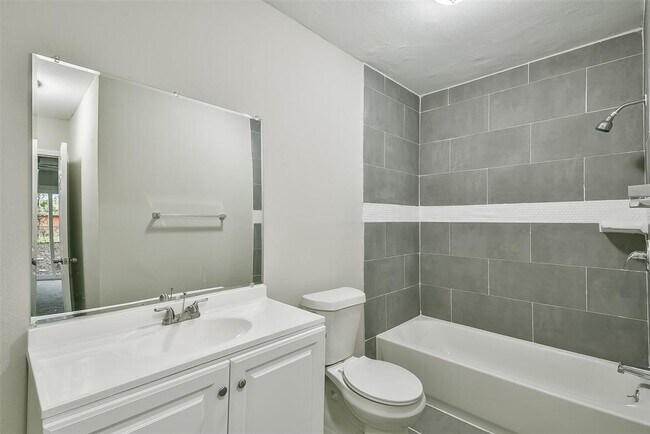 Building Photo - 500 Farrer St
