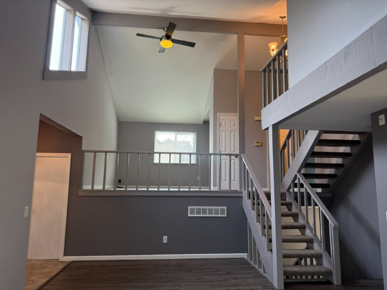 Building Photo - 11350 Meadowside Dr