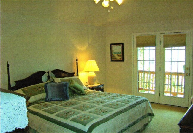 Building Photo - 10700 Pointe View Dr