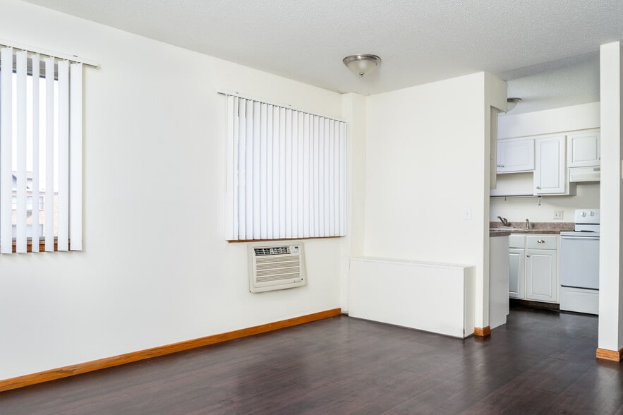 Building Photo - 2001 Bryant Ave S