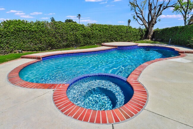 Building Photo - Tarzana 4BR w/downstairs bed + bath, POOL + basketball hoop!