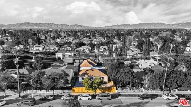 Building Photo - 17623 Burbank Blvd