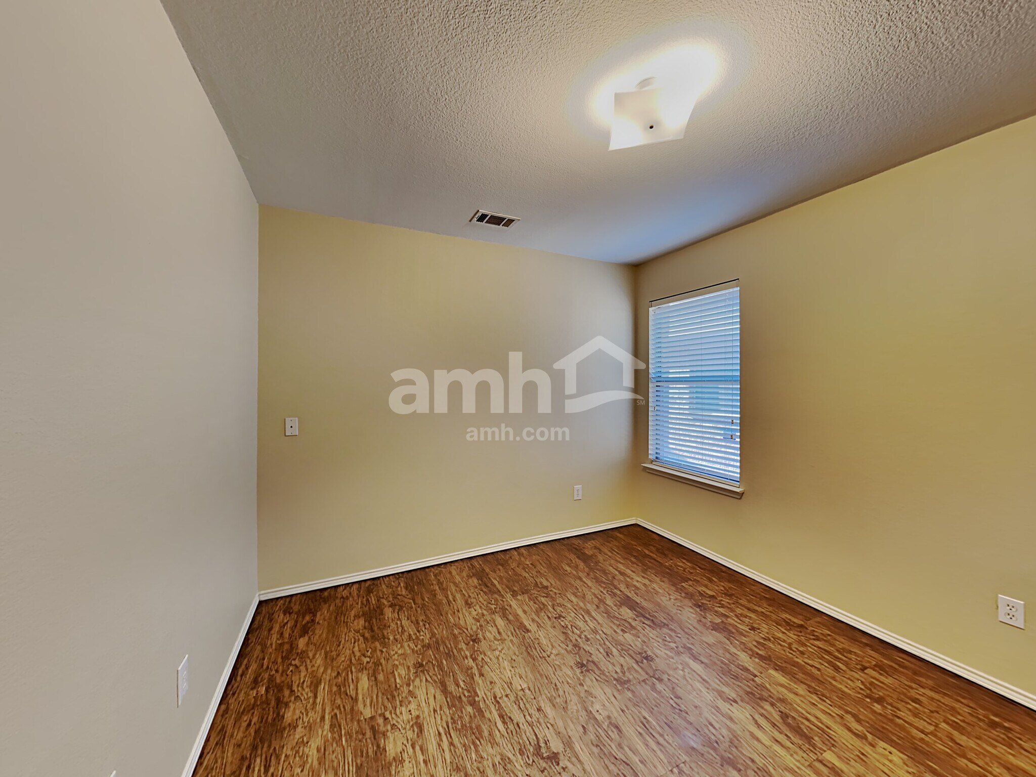 Building Photo - 7232 Lindentree Ln