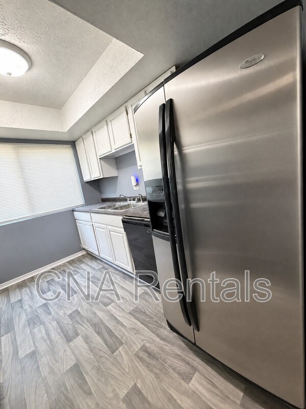 Building Photo - 949 Pine Oak Trail