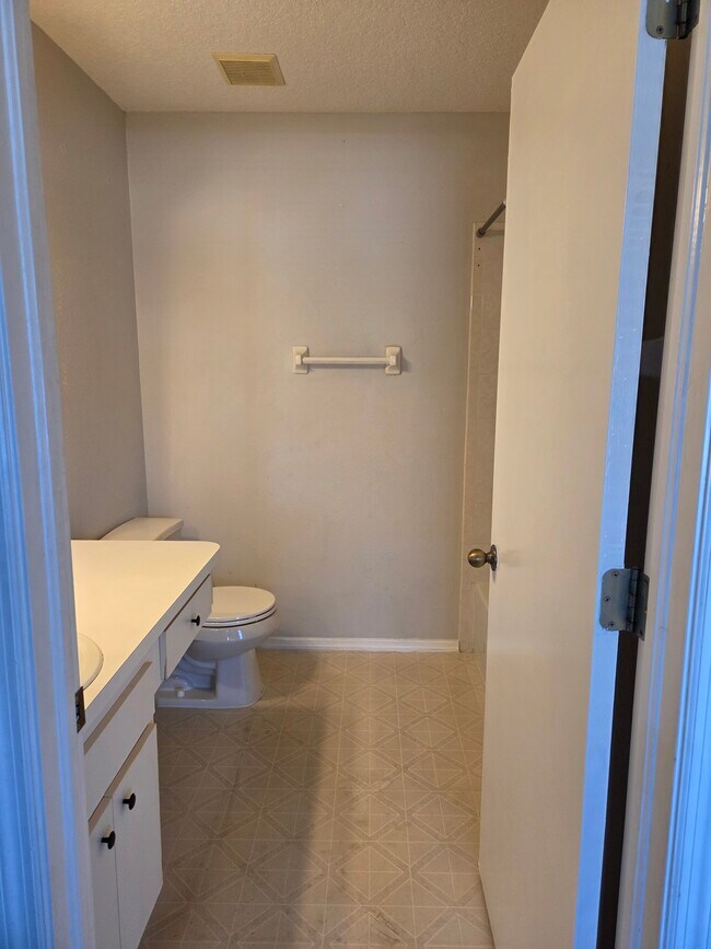 Building Photo - 682 Green Valley Rd