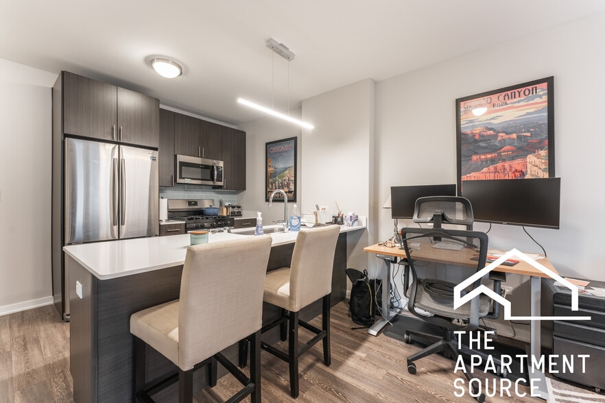 Building Photo - 301 W North Ave