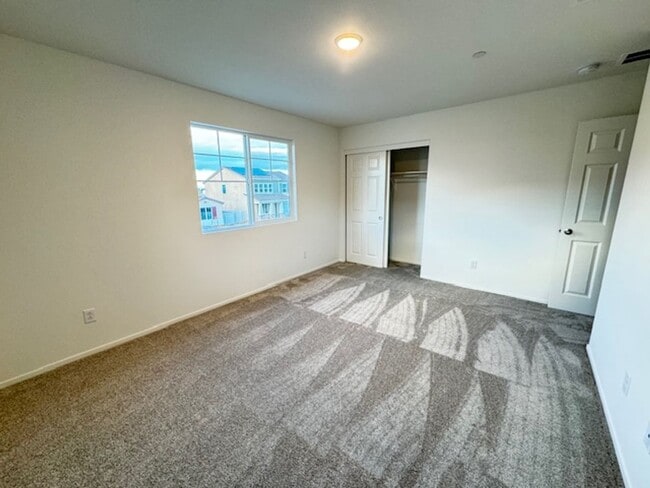 Building Photo - Newly built 5 + 3 With Solar! $4000/Month