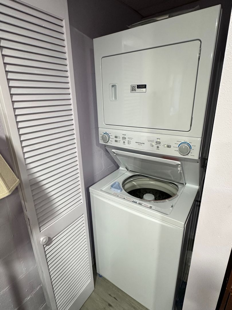 Building Photo - 923 Abbiegail Dr