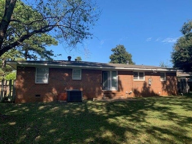 Building Photo - Nice 3 Bed 2 Bath Available Fall 2025!