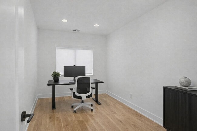 Building Photo - 2510 Barclay Dr