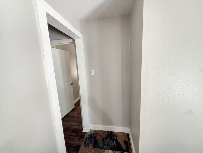 Building Photo - 3533 Antilles Dr