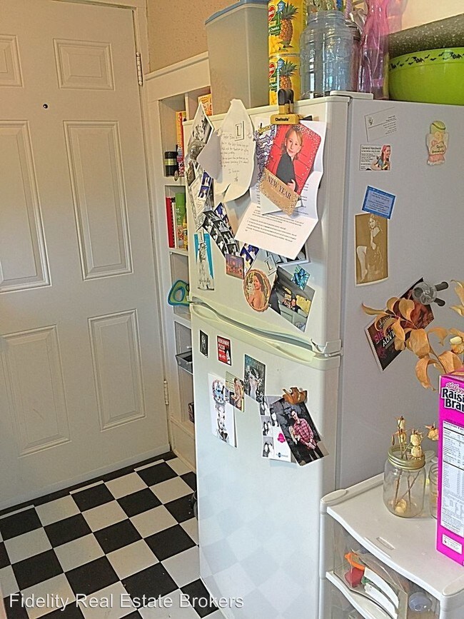 Building Photo - 2117 N Shartel Ave