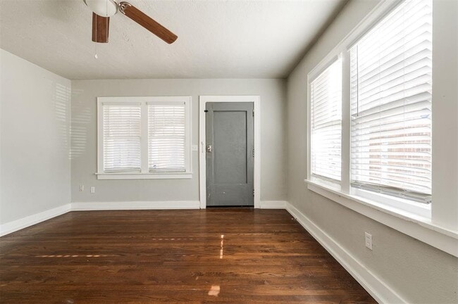 Building Photo - 2555 NW 20th St