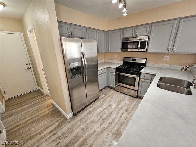 Building Photo - 2705 Kennington Cir