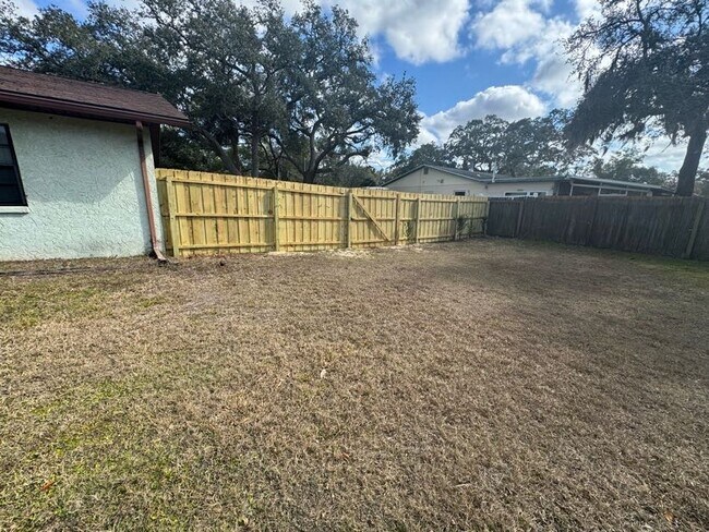 Building Photo - 1366 N Merlin Terrace