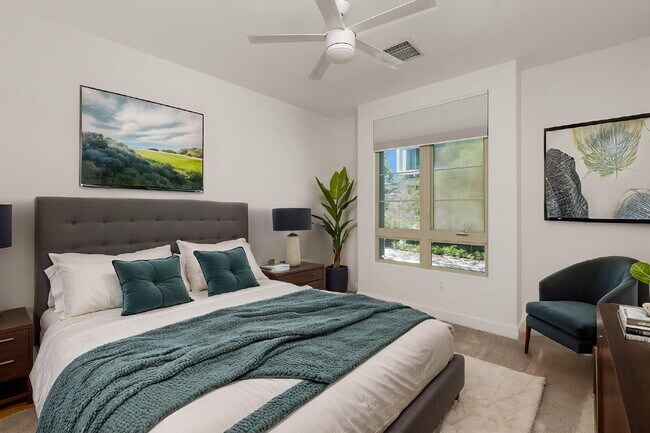 Building Photo - "Spacious, Sophisticated, Modern 3BR, 2BA Condo in the heart of downtown