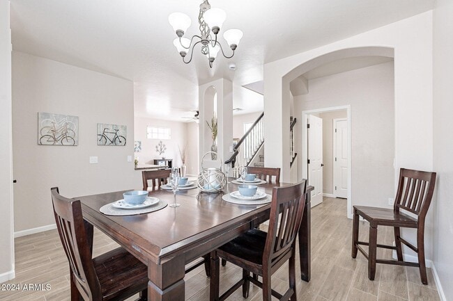 Building Photo - 445 W Mountain Sage Dr